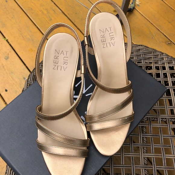 Naturalizer Brenta Sandal Size 8M New in Box Bronze Pearl Faux Leather - Picture 2 of 5